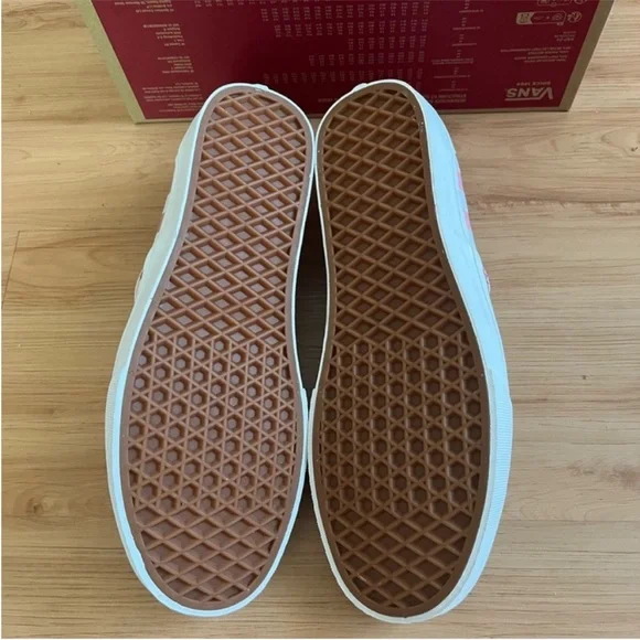 Vans Classic Slip-on VNO00XG8B06
(Gingham) Rosette/True White Women
9.5 US - Picture 10 of 11